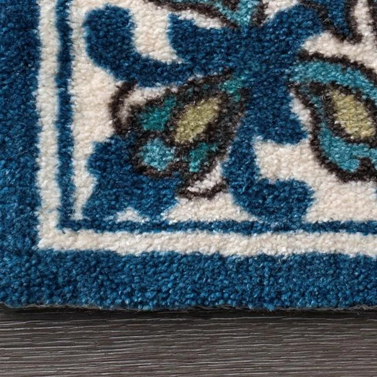 NuLOOM Belize Leda Framed Floral Rug 6 NuLOOM Belize Leda Framed Floral Rug - Image 4