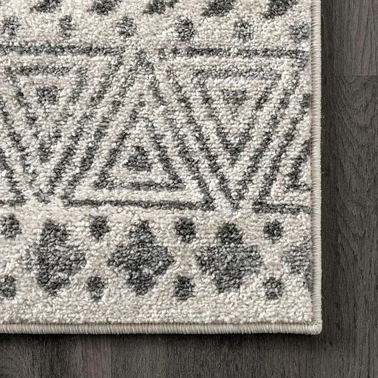 NuLOOM Camila Diamond Trellis Area Rug 4 NuLOOM Camila Diamond Trellis Area Rug - Image 2