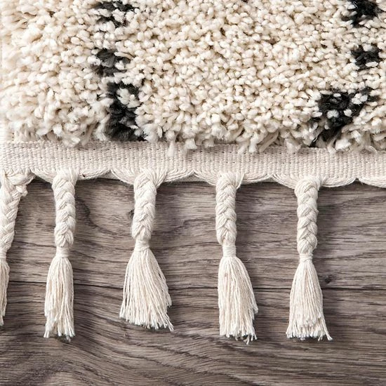 NuLOOM Nieves Moroccan Diamond Tassel Rug 5 NuLOOM Nieves Moroccan Diamond Tassel Rug - Image 3
