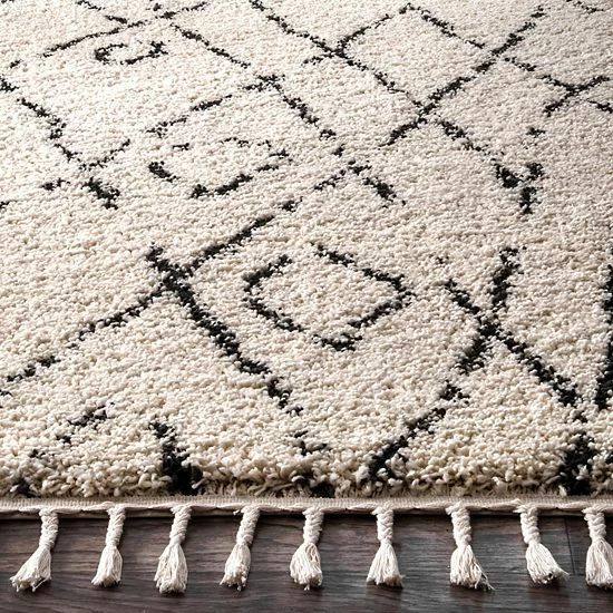 NuLOOM Nieves Moroccan Diamond Tassel Rug 6 NuLOOM Nieves Moroccan Diamond Tassel Rug - Image 4