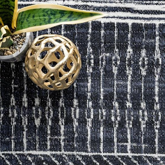 NuLOOM Saige Modern Trellis Fringe Indoor/Outdoor Area Rug 5 NuLOOM Saige Modern Trellis Fringe Indoor/Outdoor Area Rug - Image 3