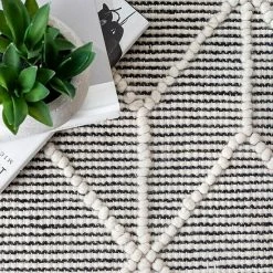 NuLOOM Hadassah Hand Woven Contemporary Tassels Area Rug -nuLOOM Sales Store unnamed file 3758
