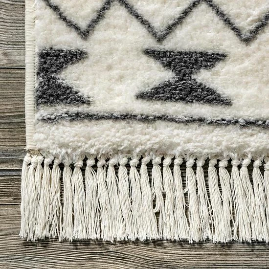 NuLOOM Adele Pendant Tribal Area Rug 5 NuLOOM Adele Pendant Tribal Area Rug - Image 3