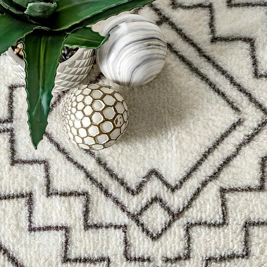 NuLOOM Adele Pendant Tribal Area Rug 6 NuLOOM Adele Pendant Tribal Area Rug - Image 4