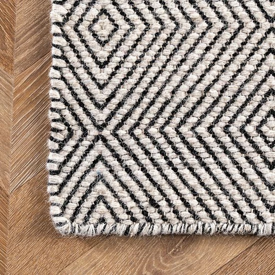NuLOOM Ago Geometric Wool Rug Black 5 NuLOOM Ago Geometric Wool Rug Black - Image 3