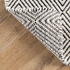 NuLOOM Ago Geometric Wool Rug Black 19 NuLOOM Ago Geometric Wool Rug Black -nuLOOM Sales Store unnamed file 84