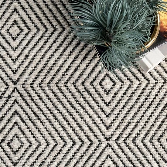 NuLOOM Ago Geometric Wool Rug Black 7 NuLOOM Ago Geometric Wool Rug Black - Image 5